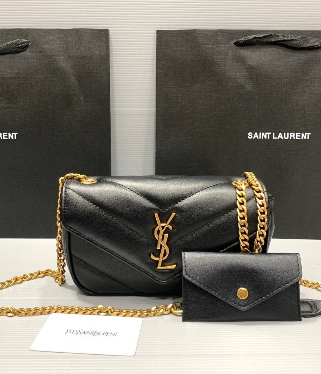 ORI | หนังแท้ 20cm YSL loulou mini in matelassé กระเป๋าสะพายทรงสวยคลาสสิค มาพร้อมใบเล็กใส่การ์ด งานหนังแท้สมผัสนุ่มมือตะเข็บเย็บลายเชฟรอนสวยเป็นเอกลัษณ์