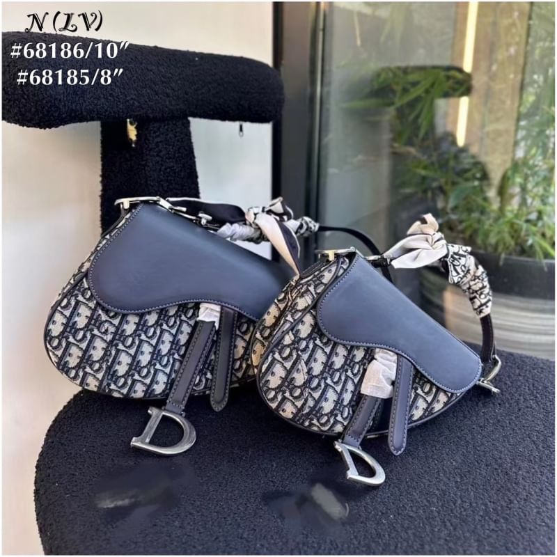 DIOR Saddle bag with shoulder strap Dior Oblique jacquard fabric and smooth Leather กระเป๋าสะพายทรงอานม้า กระเป่าที่มีเอกลักษณ์สวยงามเหนือกาลเวลา รุ่นใหม่ฝาพับแบบหนัง ทรงสวยไม่ซ้ำใคร