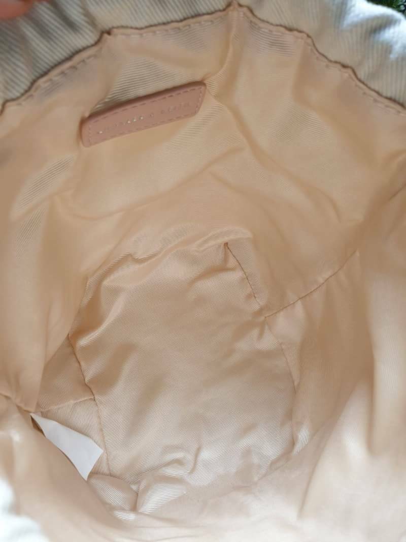 charleskeith Laser cut bucket bag กระเป๋าทรงเก๋ วัสดุหนังนิ่ม มาพร้อมกระเป๋าด้านใน มาพร้อมสายสะพายยาวปรับระดับได้ รุ่นนี้น่ารักมากค่ะ ห้ามพลาดเลยนะยูว์....