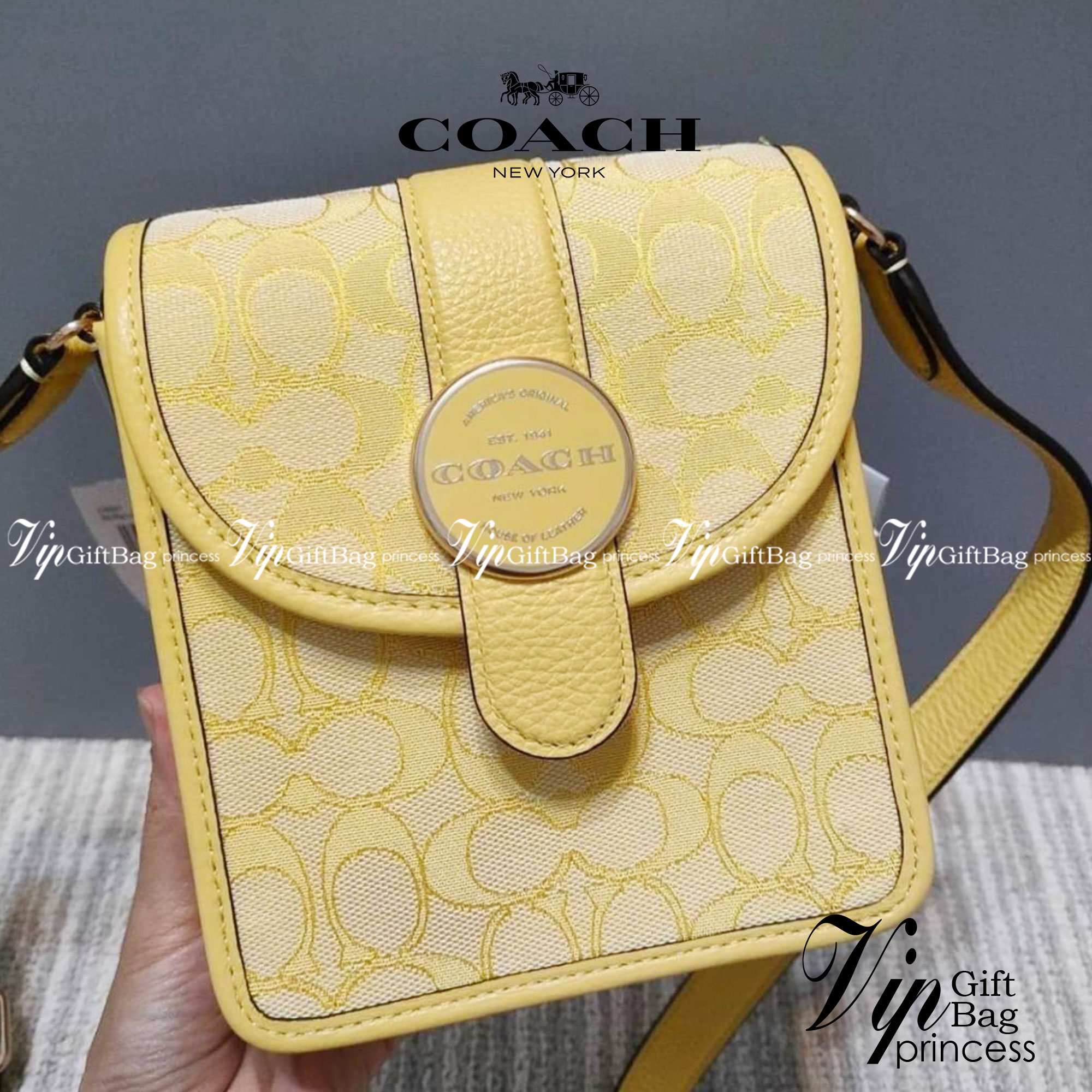 COACH North/South Lonnie Crossbody In Signature Jacquard C8321 ภาพสินค้าถ่ายจากงานขายจริง ใช้งานต่างประเทศได้