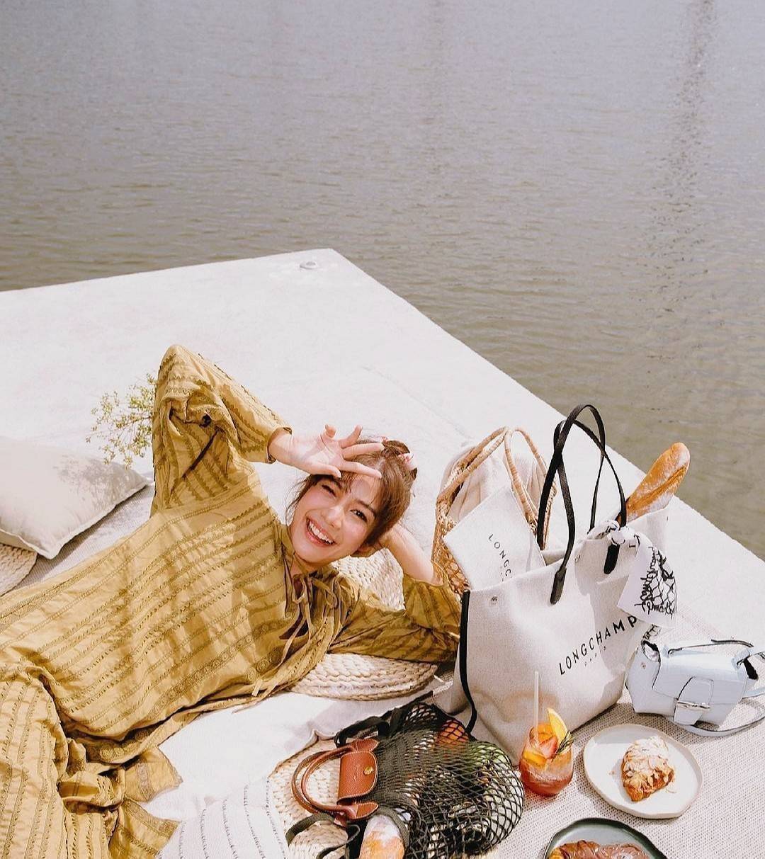 ของแท้ 💯% 】LONGCHAMP ESSENTIAL TOILE SHOULDER BAG L ECRU วัสดุ Cotton Canvas & Grained cowhide คอลเลคชั่นใหม่ฮิตสุดๆในเหล่าดาราเซเลป ด้วยดีไซน์สวยขนาดกำลังดีเนื้อหนาอยู่ทรง น้ำหนักเบา