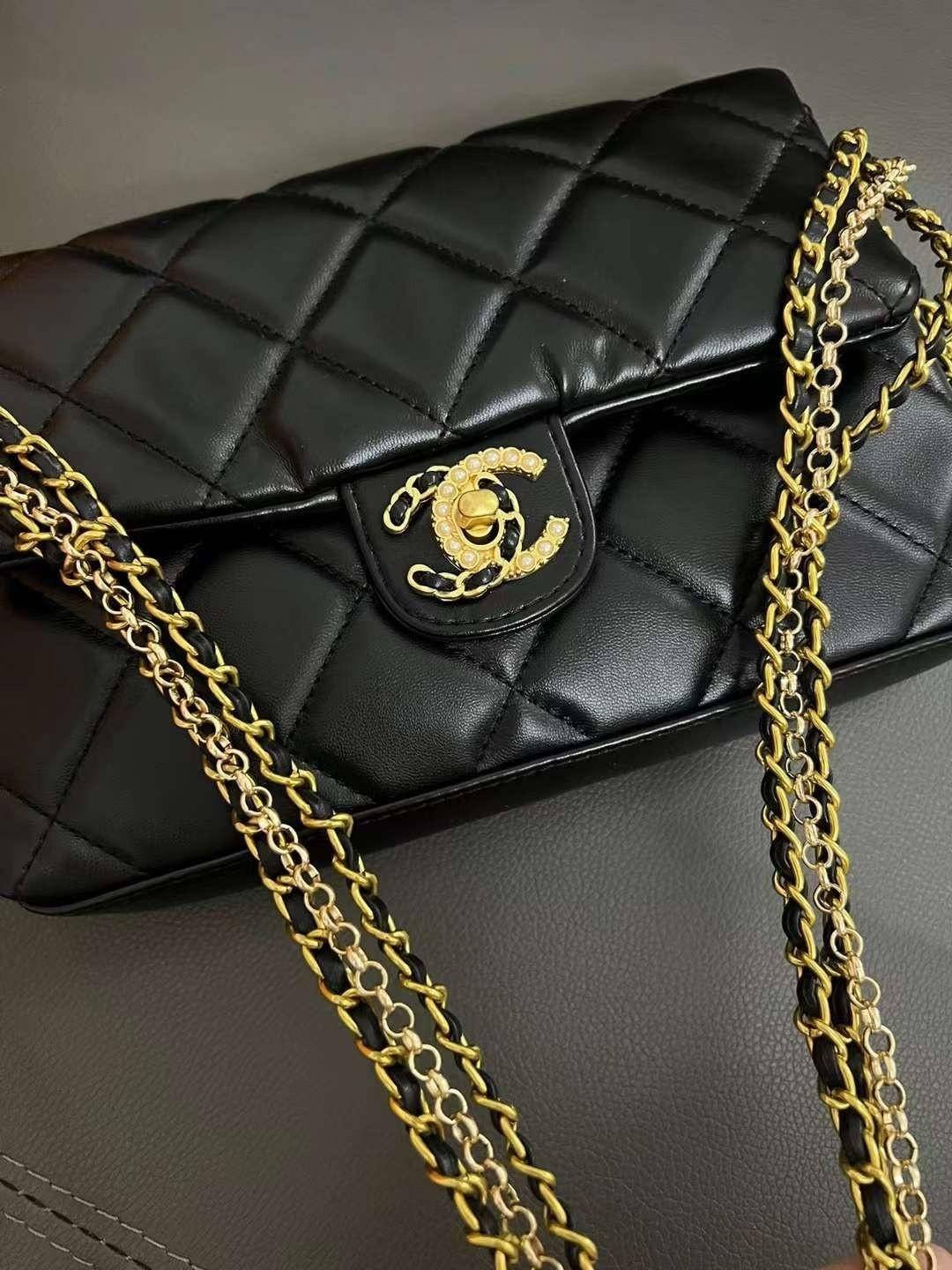 CHANEL flap bag with chain and pearl logo / CHANEL BAG VIP วัสดุหนังแกะสังเคราะห์นุ่ม ลื่น มันเงา อะไหล่ทองหรูหรา