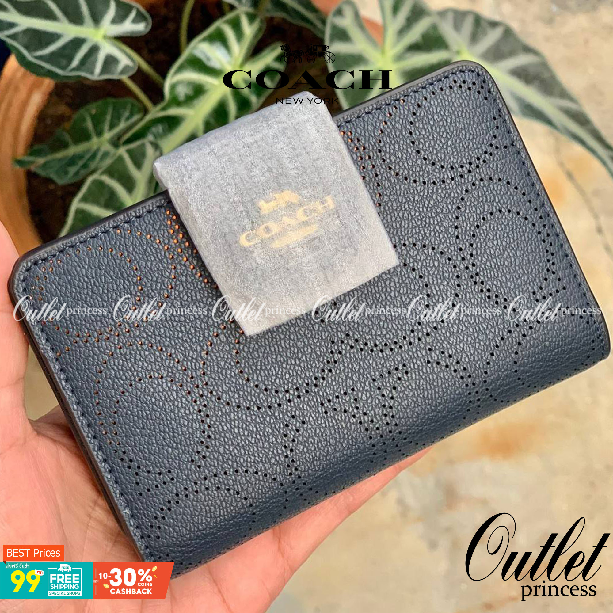 สวยมากๆ ห้ามพลาดเลยนะคะ! COACH MEDIUM CORNER ZIP WALLET IN SIGNATURE ((C4768)) พร้อมส่งค่ะ! กระเป๋าเงินใบขนาดกลางๆ กำลังดี หนังแท้ลายฉลุรูปตัวC ทั้งใบ สวยงามน่าใช้มากๆ ภายในมีช่องเสียบบัตรได้ถึง10ช่อง//ช่องใส่ธนบัตรหนึ่งข่องสามารถใส่แบงค์พันตามยาวได้เลยค่