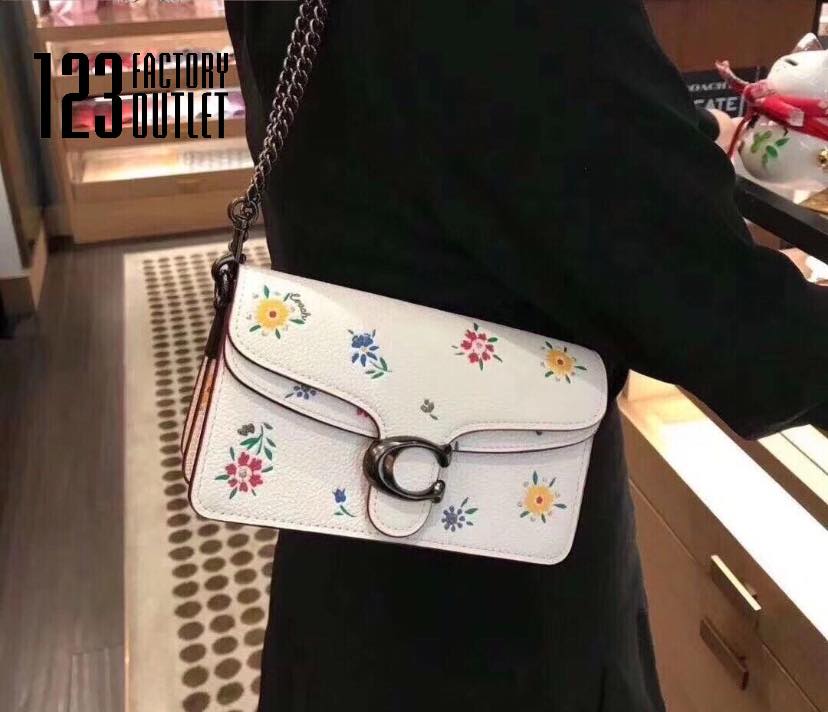 COACH TABBY CROSSBODY WITH WILDFLOWER PRINT ((810)) พร้อมส่งที่ไทยค่ะ! กระเป๋าสะพายครอสบอดี้ร์หรือสามารถถือแบบคลัทออกงานสวยๆได้เลยนะคะ วัสดุหนังแท้ หนังนิ่มค่ะ