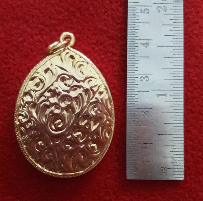 ล็อกเก็ตร.9คู่สมเด็จย่า พิมพ์ใหญ่พื้นสีส้ม เลี่ยมทองไมครอนค่ะ