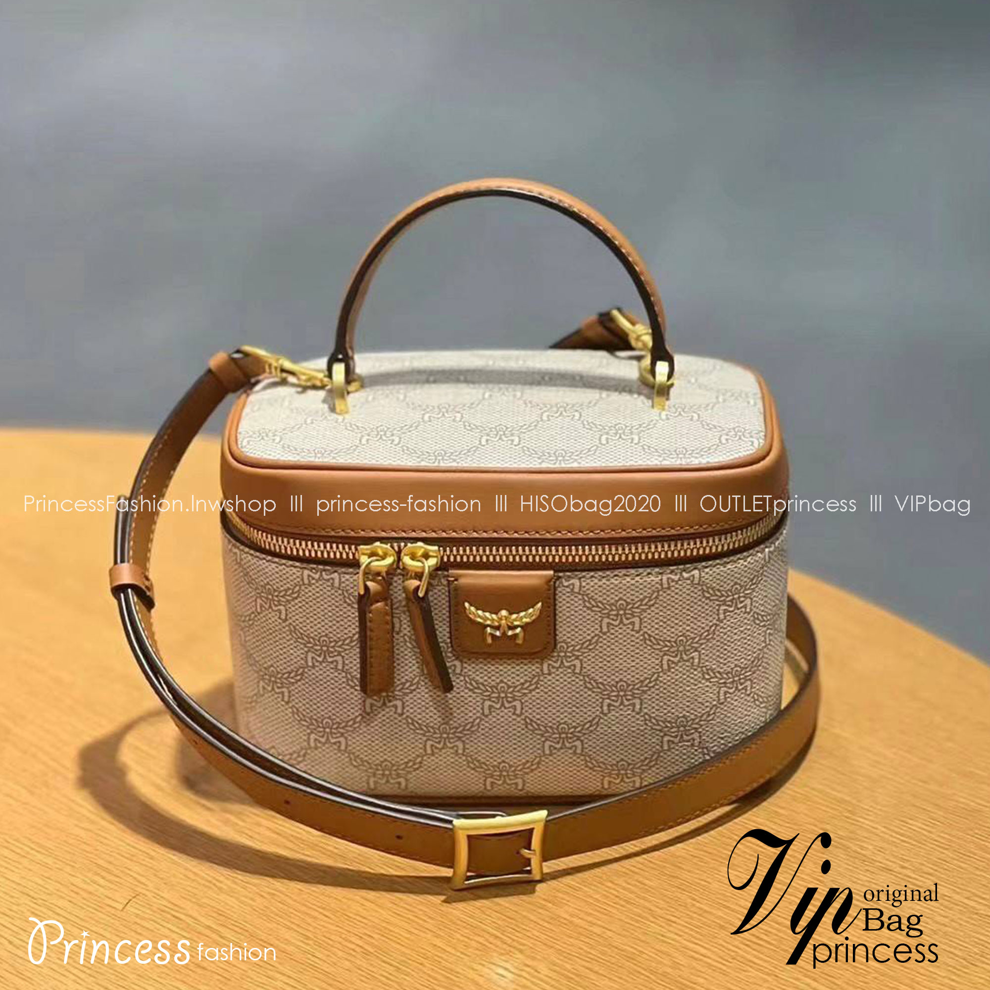 M.C.M HIMMEL VANITY CASE IN LAURETOS กระเป๋าทรงกล่อง มีหูจับด้านบน หนังสวยนุ่มมือ สวยงาม อะไหล่ทอง