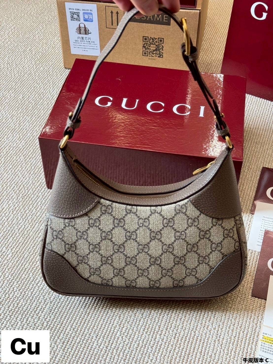 Gucci Aphrodite Small Shoulder Bag กระเป๋าทรงสะพายทรงโฮโบคลาสสิค ถือหรือคล้องไหล่เก๋ๆ ดีไซน์ย้อนยุคผสานความโมเดิร์นด้วยรูปทรงพอช ที่ใช้งานได้ทุกสไตล์ ภายในกระเป๋าเป็นช่องโล่ง