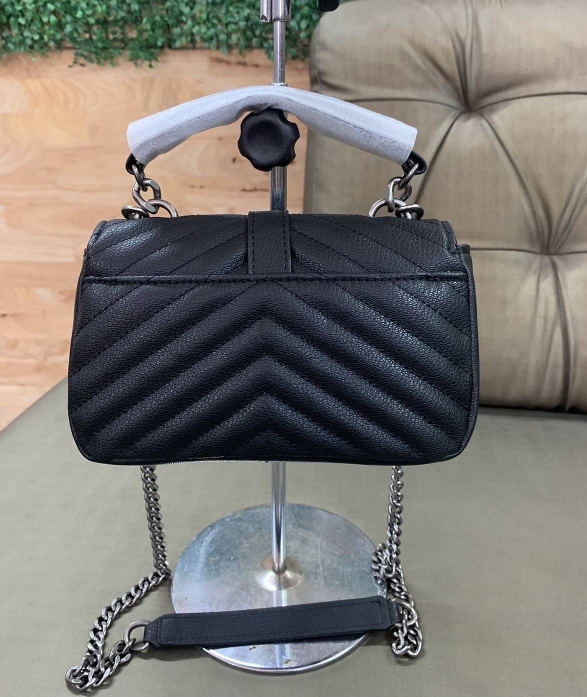 VIP 】SAINT LAURENT CLASSIC BABY COLLEGE MONOGRAM CHAIN BAG IN BLACK MATELASSE LEATHER VIP GIFT WITH PURCHASE (GWP) พรีเมี่ยมกิ้ฟ Limited Edition จาก YSL DUTY FREE COUNTER กระเป๋าสะพายรูปทรงน่ารัก ดีไซต์มาใหม่สำหรับสาวก SAINT LAURENT มีหูจับเกร๋ๆ ที่ด้านบน