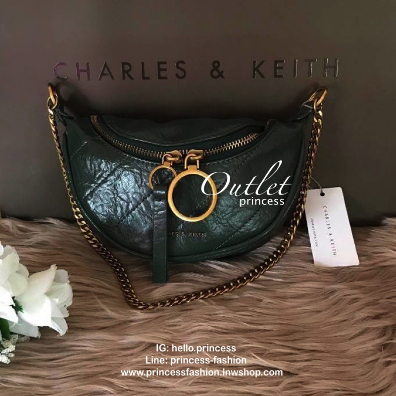 CHARLES & KEITH WRINKLED EFFECT RING ZIP TASSEL CROSSBODY BAG กระเป๋าสะพาย/คาดเอว/คาดอกรุ่นใหม่ล่าสุด เปิด-ปิดด้วยซิป ภายในโล่งกว้างมีช่องเล็กใส่บัตร จุของได้เยอะ ดีไซต์เก๋ไม่ซ้ำใคร มาพร้อมสายสะพาย 2 สายให้เลือกสะพายได้หลากหลายแบบไม่มีเบื่อแน่นอนจ้า