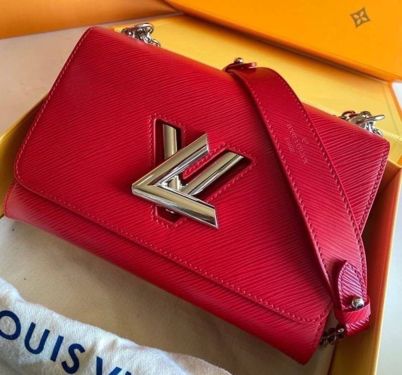 VIP 】หนังแท้ LOUIS VUITTON Epi Twist Shoulder Bag MM 4 สี พร้อมส่งที่ไทย