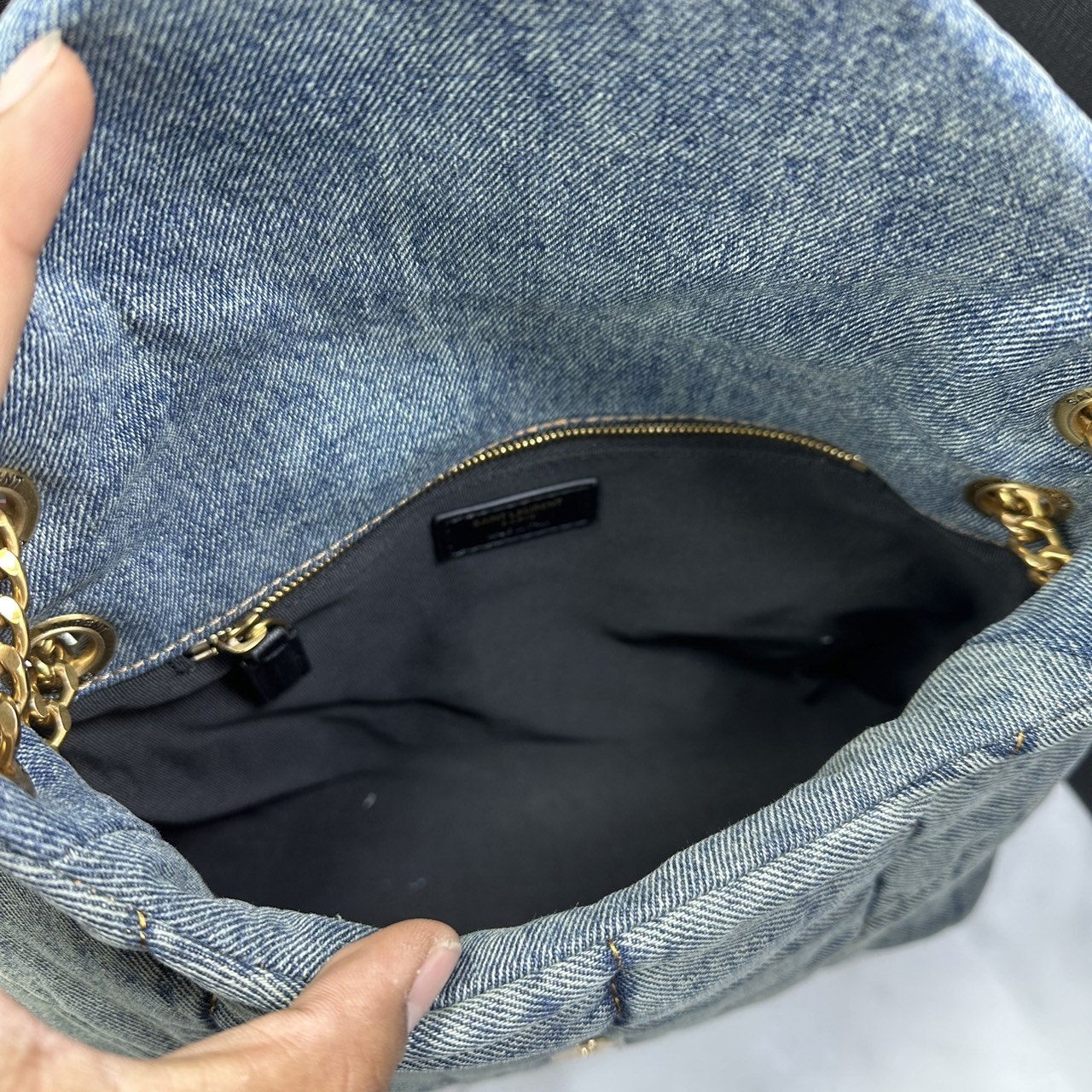 YSL Puffer denim shoulder bag กระเป๋าสะพายเดนิมฟอก สวยเท่ห์คลาสสิกลายเชฟล่อนเป็นเอกลักษณ์ ENVELOPE FLAP BAG WITH SOFT CHEVRON 🧡เกรดออริ ใช้งานต่างประเทศได้