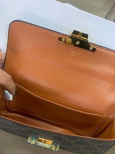CELINE TRIOMPHE SHOULDER BAG VIP ดีไซน์ยอดนิยมสไตล์สาว LISA ทรงเหลี่ยมหนังSaffianoสวยหรูอยู่ทรง