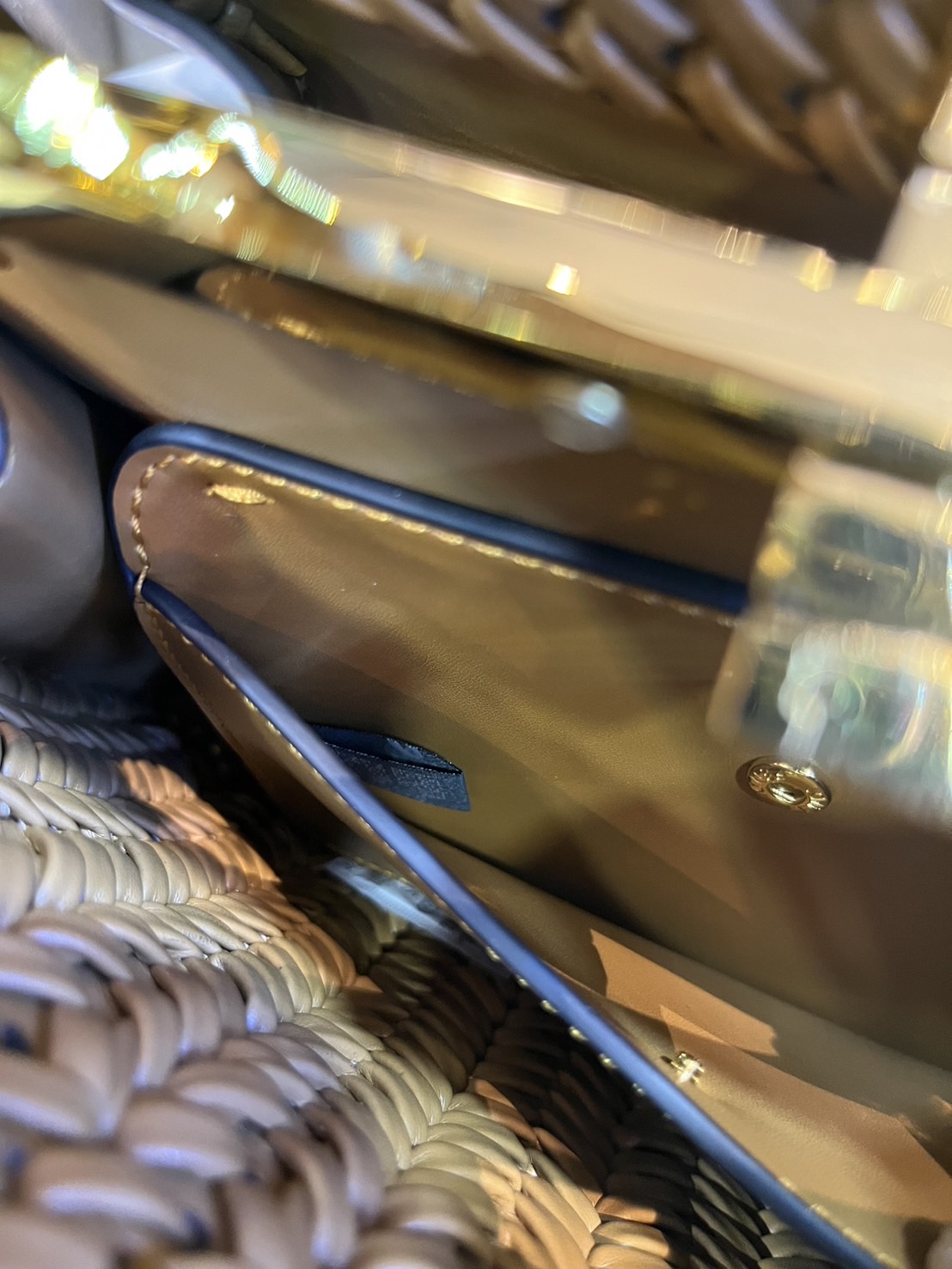 พร้อมส่ง 3 สี FENDI Peekaboo ISeeU Medium interlace leather bag กระเป๋าสะพายดีไซส์สาน ใช้ได้ 2 ด้าน 🧡 เกรดออริจินอล 1:1 สลับแท้