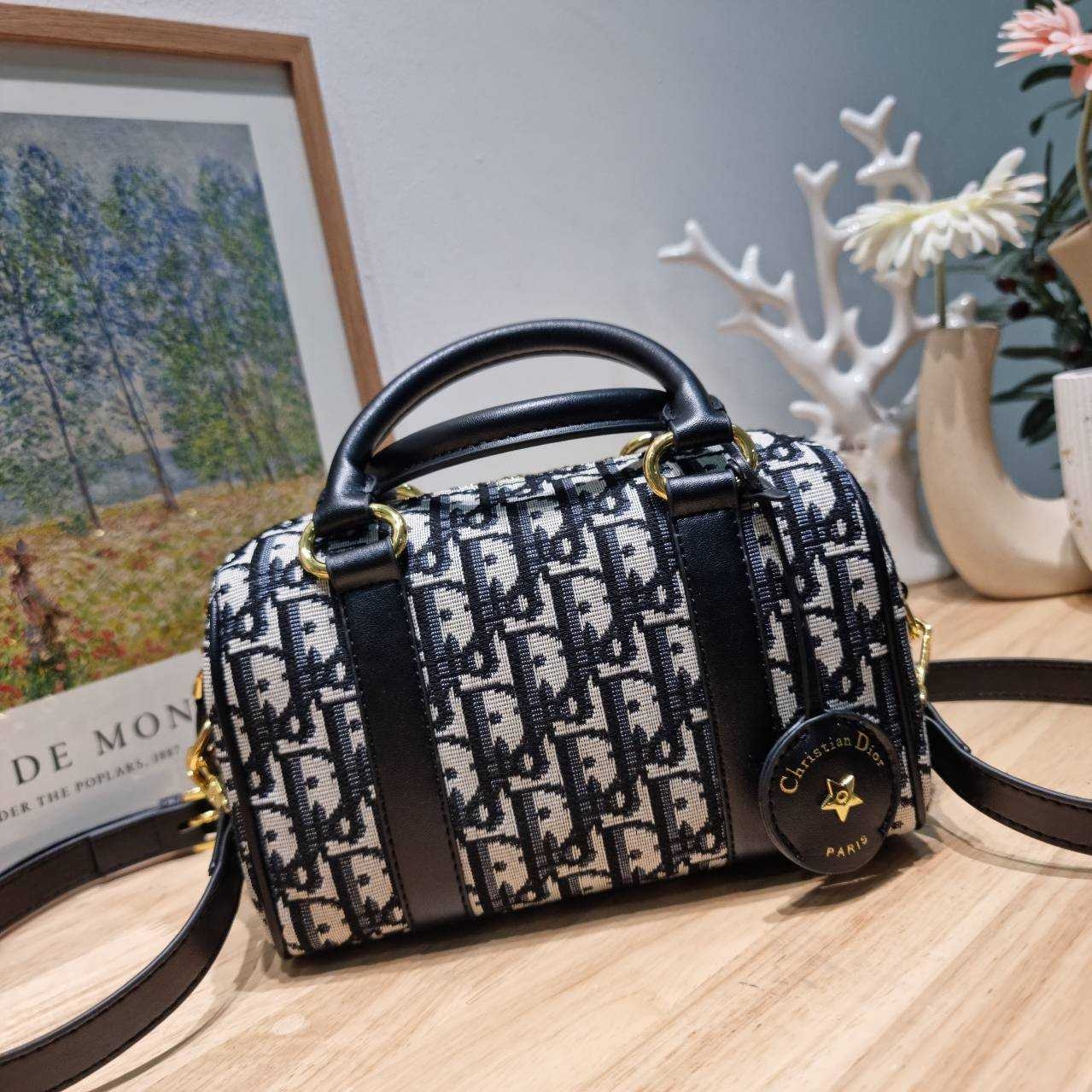 DIOR Groove 20 Bag / Dior Keepall Oblique Jacquard กระเป๋ารุ่นใหม่สุดคลาสสิค ดูดีและมีเทส รูปทรงหมอนยอดฮิต เกรดวีไอพี ไฮเอน 1:1 ใช้งานต่างประเทศได้