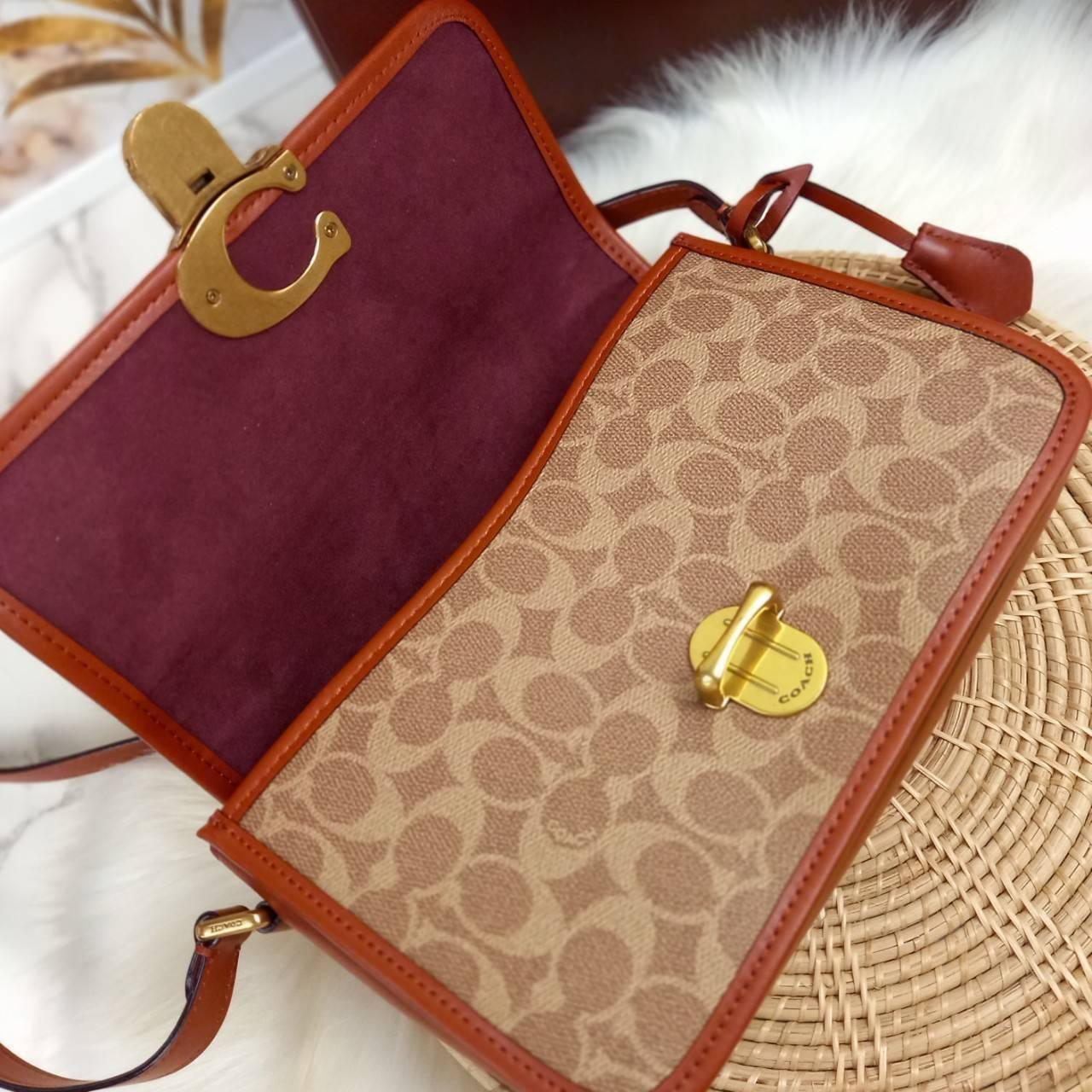 OUTLET 】COACH STUDIO SHOULDER BAG IN SIGNATURE CANVAS (COACH C6639) โอ้โห!! ตลึงเลย สวยฟาดมากๆเทอ!! 🌺ห้ามพลาดนะยูวว🤩รุ่นคลาสสิค เรียบหรู ดูแพงสุดๆ //พร้อมส่งก่อนใคร ยังไม่มีในช็อปไทยนะยูวว😘//กระเป๋าสะพาย คลอสบอดี ดีไซน์เฉียบ สายปรั