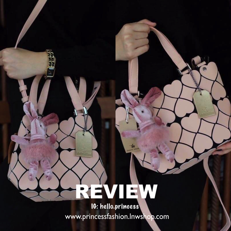 รุ่นขายดี สีใหม่ ‘ (flamingo)Flamingo ‘ ( ชมพูนม เนื้อ Matte ) !! น่ารักปรอทแตก รุ่น Over Heart💕 ลาย หายาก ปรับทรงได้ 2 แบบ สวยรับประกันเลยค่า ( แถมฟรี !! Bunny DV 🐰สุด คิ้ว ) 👉🏻👉🏻กระเป๋า จากแบรนด์ David Jon