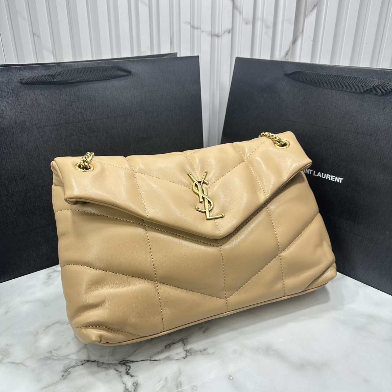 ORI หนังแท้ | 32cm YSL PUFFER Medium in Nappa leather กระเป๋าสะพายรุ่นยอดนิยม ทรงสวย ใช้ได้บ่อยไม่มีเบื่อ วัสดุหนังสัมผัสนิ่มมือ ดีไซน์เรียบหรู ดูแพง สะพายได้หลากหลาย