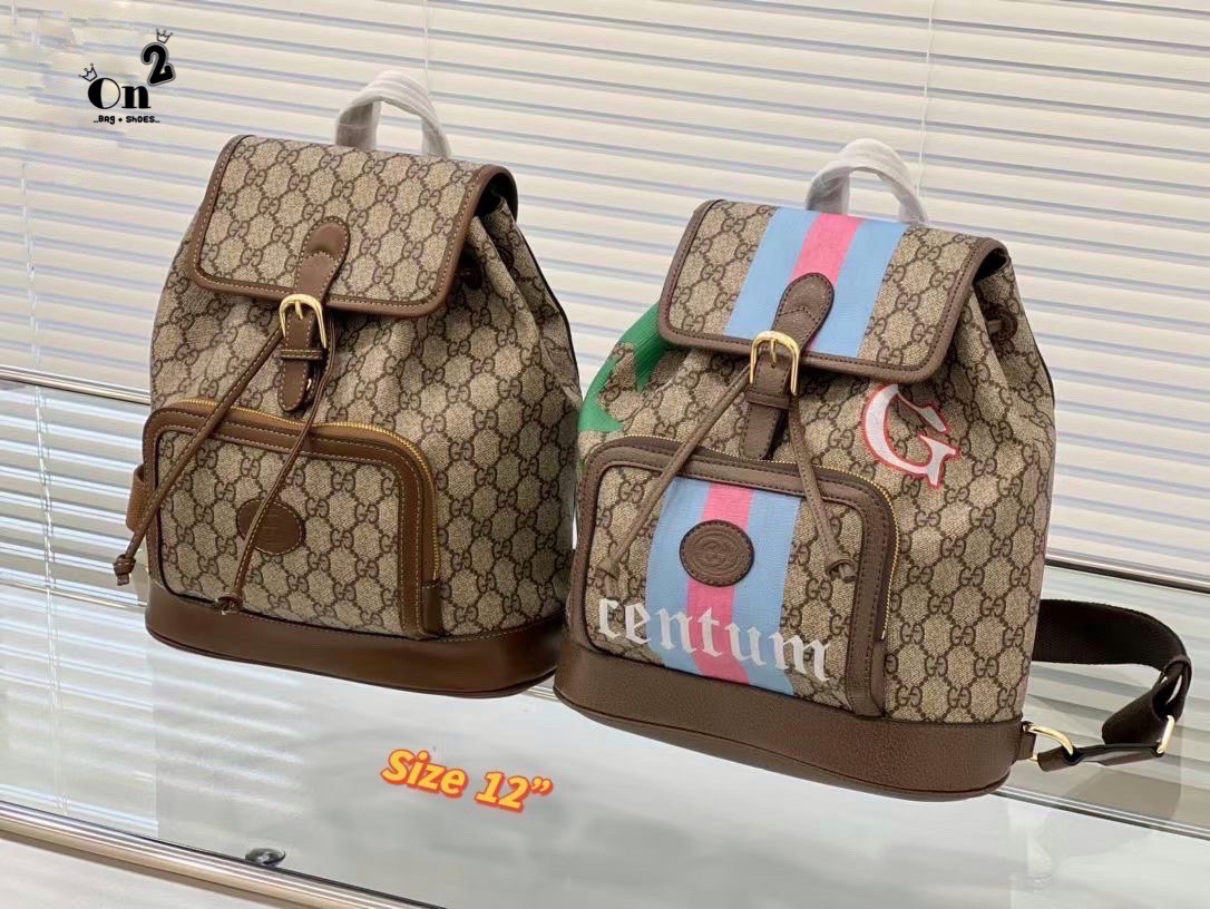 GUCCI Backpack with Interlocking G / GG Coated Canvas Backpack กระเป๋าเป้กุชชี่ใช้ได้ทั้งหญิงชาย ไม่ว่าจะวันธรรมดาหรือวันไปเที่ยว เพียงแค่สะพายกระเป๋าเป้ใบนี้ติดตัวไปด้วย ก็เพิ่มความมีสไตล์ให้กับตัวเองได้แล้ว ด้วยรูปทรงและลายตารางอันเป็นสัญลักษณ์ของแบรนด์