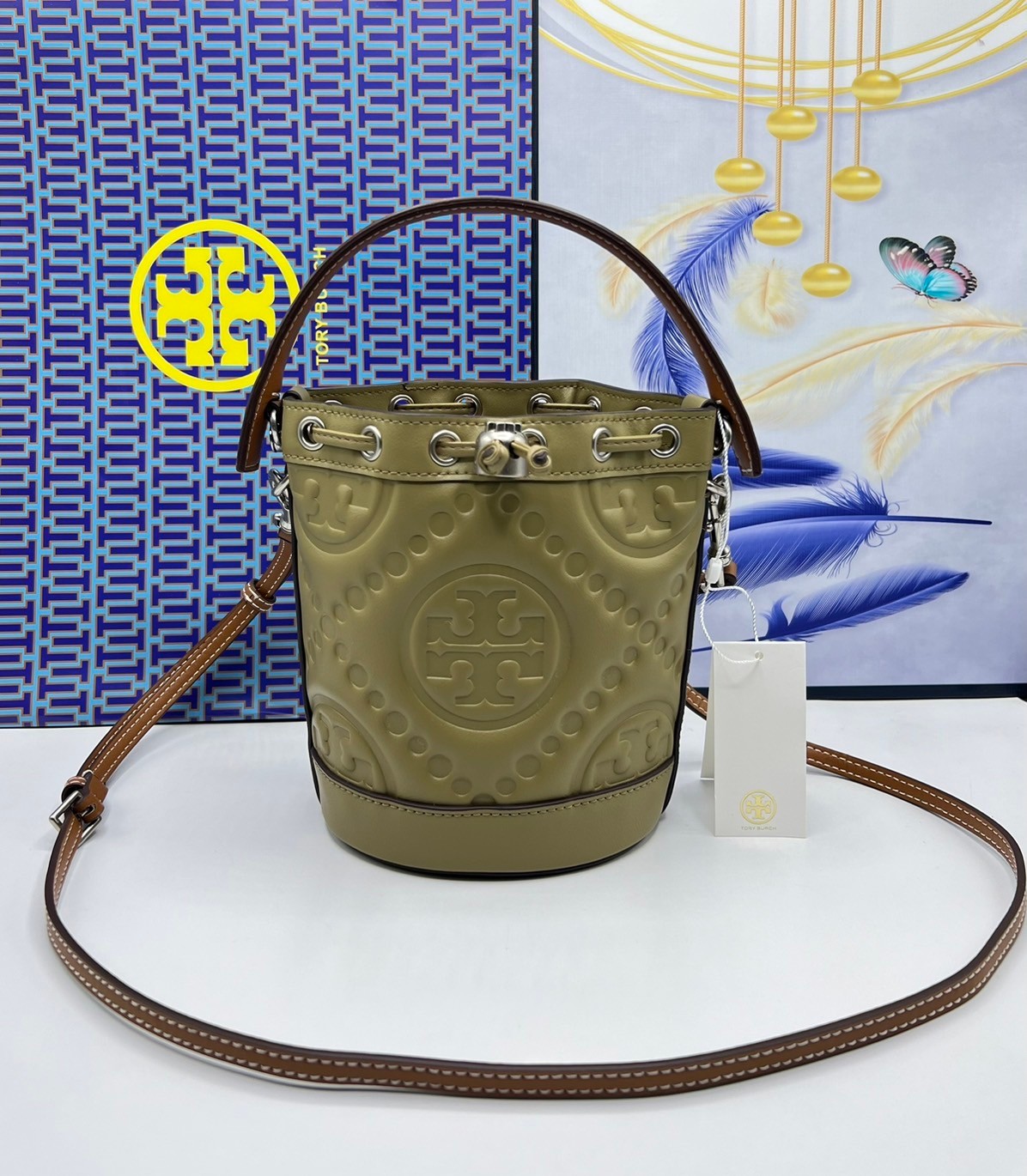 6 สี Tory Burch Puffy Mini / Tory burch T Monogram Puffy Patent Mini Bucket Bag / Tory Bucket Bag กระเป๋าบัคเกต size เล็ก โดดเด่นด้วยโลโก้ตัวนูนปั๊มด้านหน้า