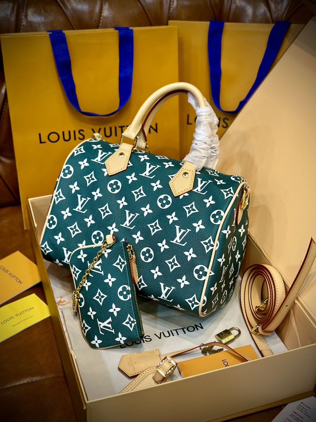 LV Speedy P9 Bandoulière 25 กระเป๋าสะพายสปีดี้รุ่นใหม่หรูหรา กระเป๋าทรงหมอนท็อปฮิตดีไซน์ใหม่ต้อนรับฤดูร้อน โดดเด่นด้วยการตกแต่งลายพิมพ์สดใส รูปทรงสวยตลอดกาล