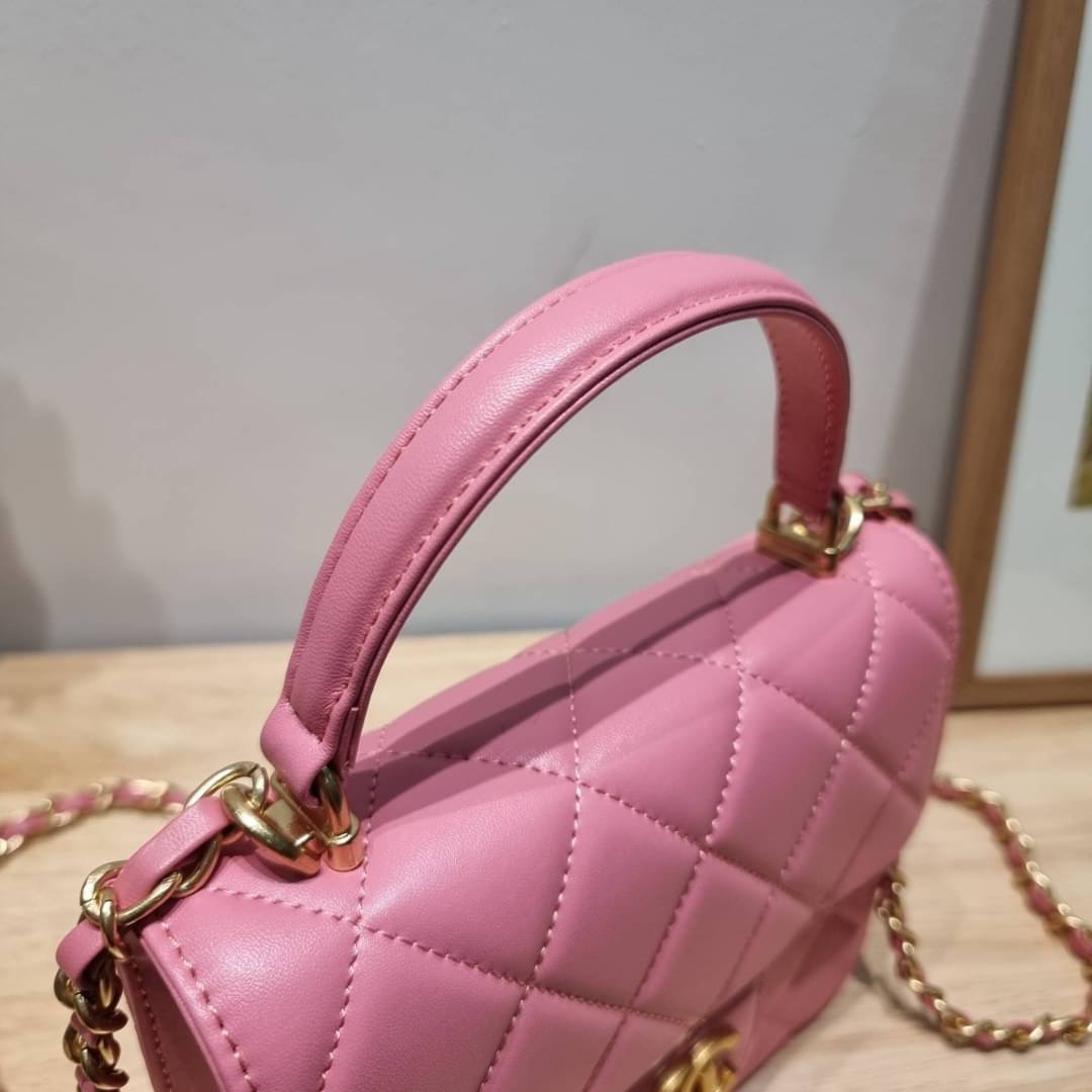 Chanel flap bag with chain กระเป๋าสะพายสุดหรู สวยดูแพง รูปทรงคลาสสิค ขนาดกำลังพอเหมาะ สายสะพายโซ่ในตัว น้ำหนักเบา