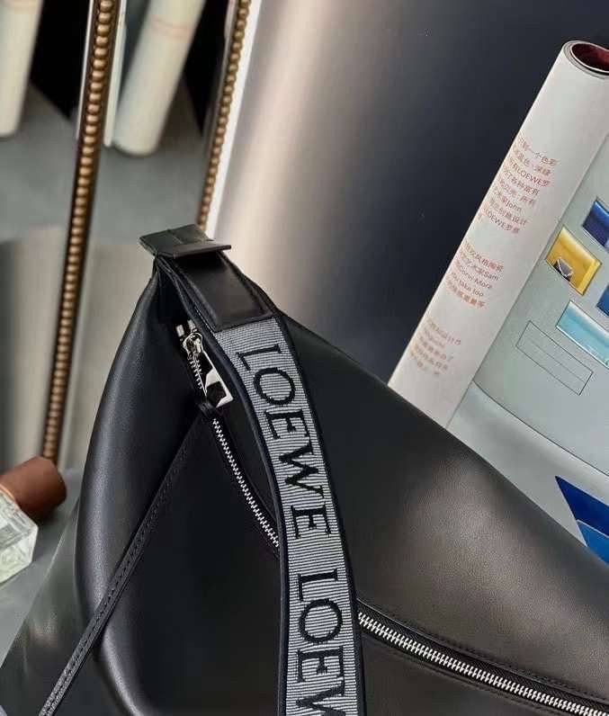 LOEWE Cubi leather crossbody bag / LOEWE IN SUPPLE SMOOTH CALFSKIN CUBI CROSSBODY BAG พร้อมส่ง **สินค้าเกรดท็อปออริจินอล 1:1 เกรดดีสุด สลับแท้ ใช้งานต่างประเทศได้