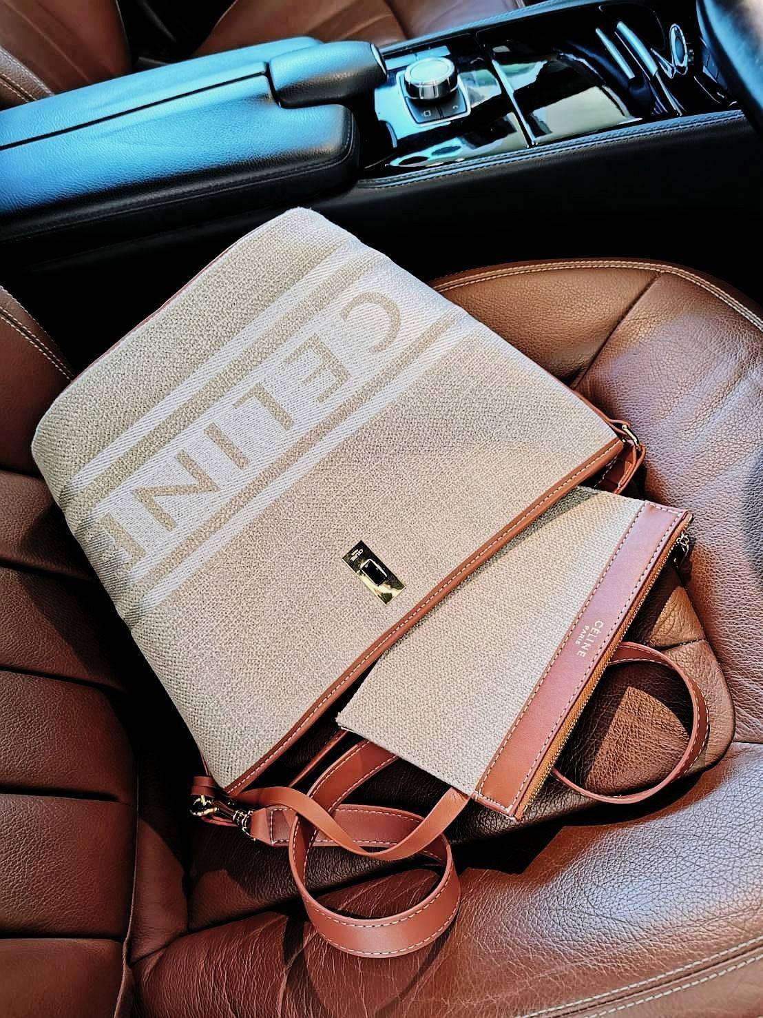 ซื้อ1ได้ถึง2!✴️CELINE TEXTILE BUCKET BAG VIP วัสดุ Textile Canvas & CalfSkin ดีไซน์ทรง Bucket ใบใหญ่กำลังดี มาพร้อม Clutch ใบเล็กเข้าชุด เนื้อหนาแข็งแรง น้ำห