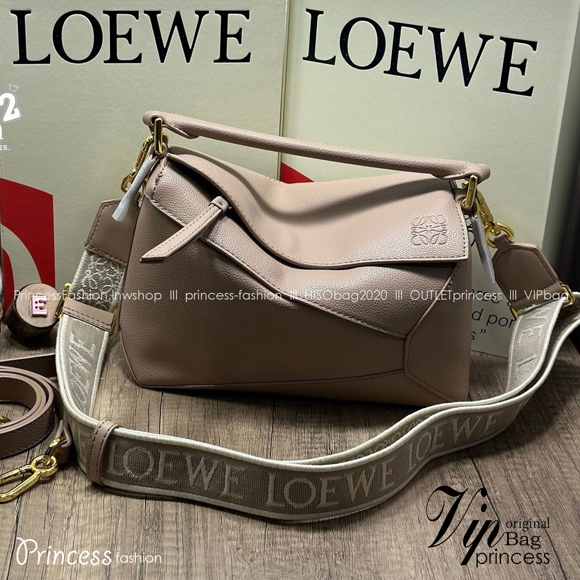 LOEWE Puzzle bag กระเป๋าสะพายแบรนด์หรู ทรงคล้ายลูกลักบี้ มาพร้อมสายยาวผ้าแจ็คการ์ด สวยงามมากค่ะ เกรดออริ ใช้งานต่างประเทศได้