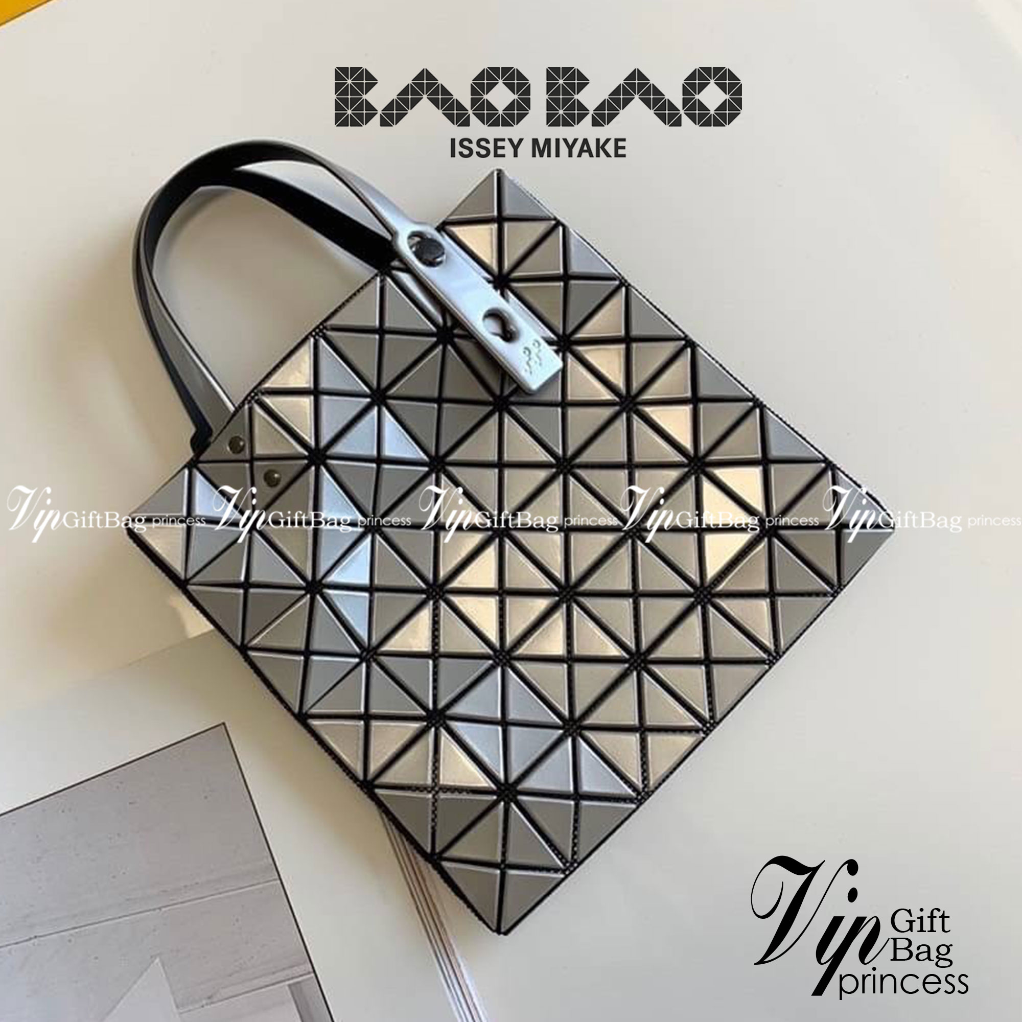 BAOBAO ISSEY MIYAKE 6x6 BLOCK TOTE BAG กระเป๋าถือทรง shopping โท้ท ลายตาราง บล็อคสี่เหลี่ยมสามเหลี่ยม ภาพสินค้าถ่ายจากงานขายจริง ใช้งานต่างประเทศได้ค่ะ