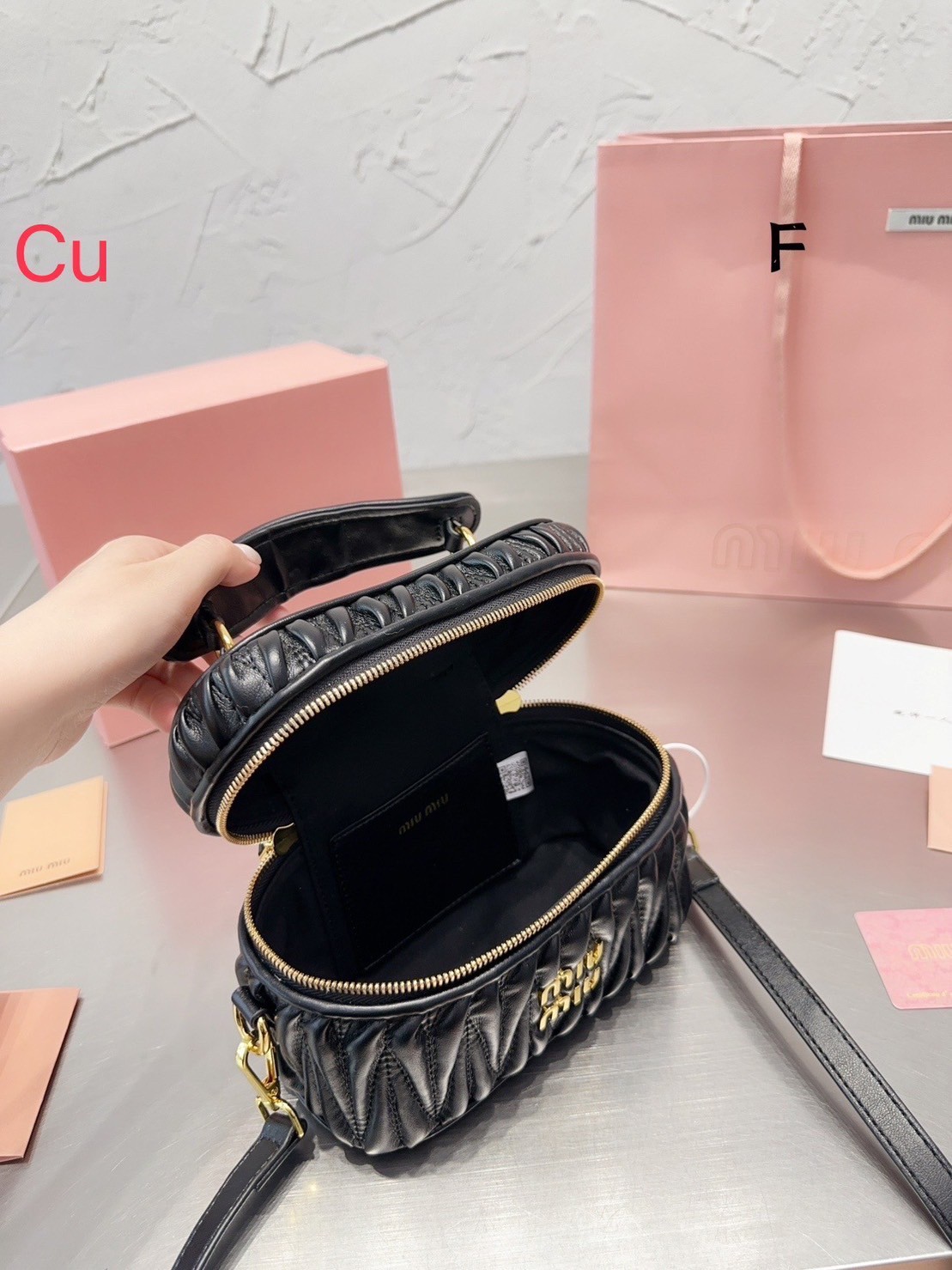 MIU MIU Matelasse nappa leather shoulder bag / MIU MIU BAG พร้อมส่ง 4 สี กระเป๋าสะพายทรงกล่อง ให้ความละมุม ลุคคุณหนูน่ารักสุดๆ คะ