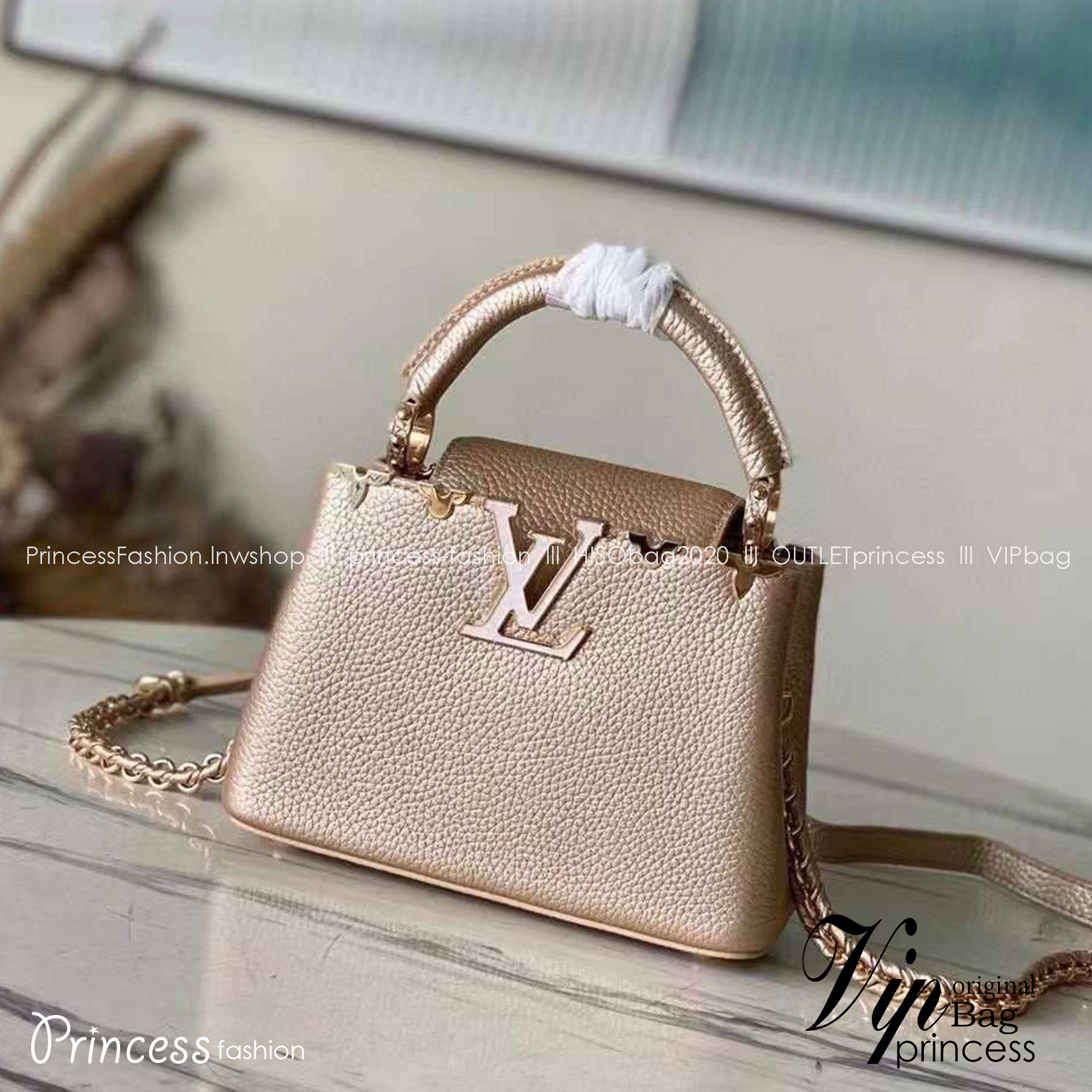 LV Capucines Mini Gold Luxury Bag 21cm เกรดท็อปออริจินอล มีความละเอียดของเนื้องานมากที่สุด ปราณีตตรงปกทุกใบ ใช้สลับของแท้ได้ ใช้งานต่างประเทศได้ เข้าออกผ่านทุก ตม. สุดยอดเดอะเบสท์ไอเท็ม สวยหรู ผู้ดี หรูหรา ดูแพงมาแต่ไกล