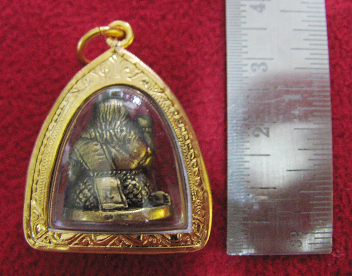 นางกวักท้วมเนื้อทองเหลืองเลี่ยมทองไมครอนพร้อมใบคาถาค่ะ