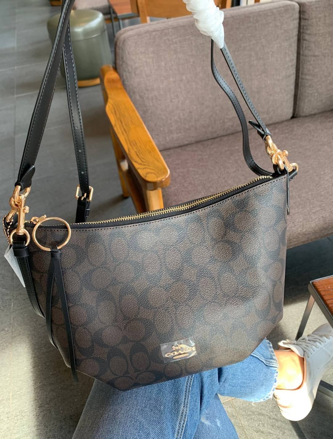 OUTLET 】ปรับราคาลง ได้ไปไม่ผิดหวังแน่นอนจ้าา💥 Coach Pebble Leather Small Skylar Hobo Shoulder Bag((90738)) พร้อมส่งที่ไทย ล่าสุด! กระเป๋าหิ้ว//สะพายข้างได้ ทรงน่ารัก ละมุน หนังแท้ หนังนิ่มมือดีมาก หลงรักแน่นอนค่าา! เปิดปิดกระเป๋าแบบซิปมีพู่ห้อย ใช