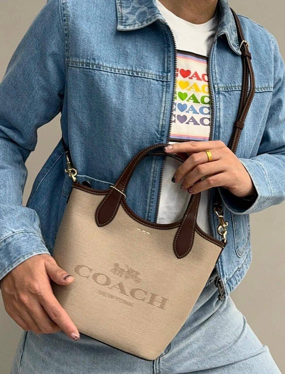 พร้อมส่ง 5 สี COACH HANNA BUCKET BAG กระเป๋าถือ/สะพายข้างทรงบักเก็ตรุ่นใหม่ดีไซน์เก๋น่ารัก เกรดท็อปออริ เกรดดีสุด สลับแท้ 1:1 ใช้ต่างประเทศได้