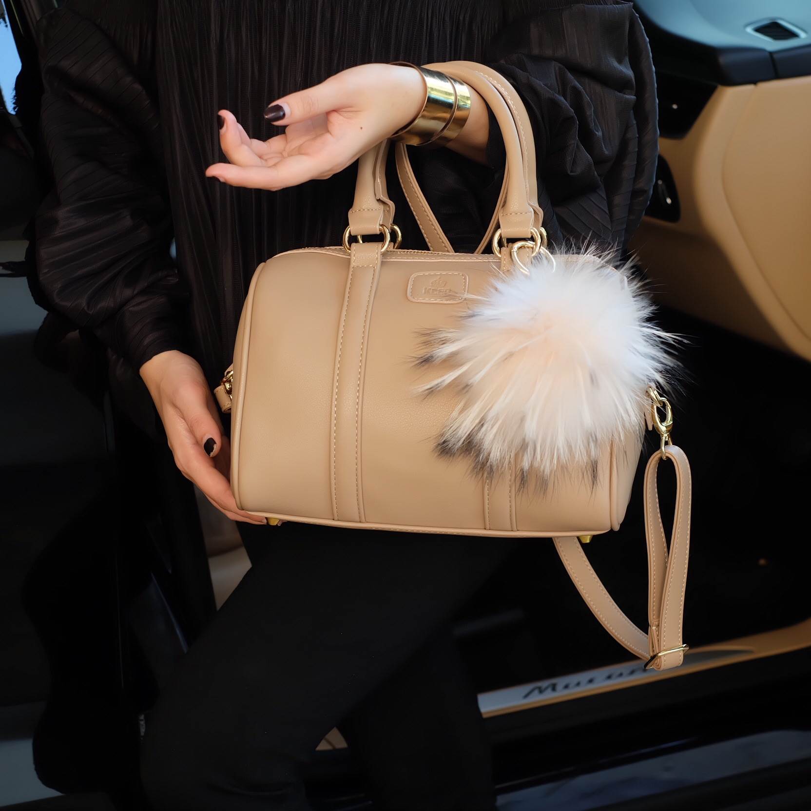 รุ่นขายดีที่สุด !! สีใหม่มาเพิ่มค่า 😘🙏🏻 👜ดีเทลกระเป๋า 🌵สินค้าขายดี ขนาด มินิ สวยมากคะ >> รุ่น KEEP leather Pillow bag สวย น่ารัก ขนาดตอบทุกโจทย์การใช้งาน เห็นแล้ว หลงรักเลยคะ ตัวกระเป๋าขนาดกำลังดี จุของคุ้ม หน