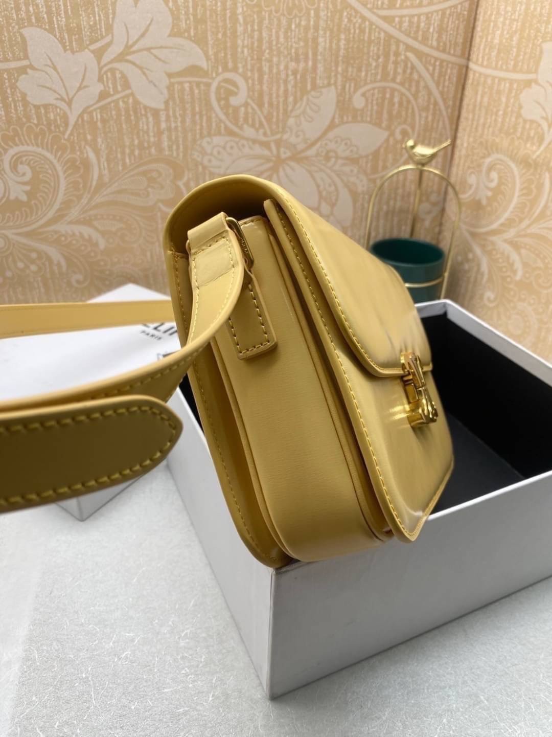 MEDIUM 22cm : CELINE CLASSIQUE TRIOMPHE BAG IN SHINY CALFSKIN / Celine Triomphe Bag / Celine Bag พร้อมส่ง 10 สี เกรดออริ 1:1 กระเป๋าแบรนด์หรูที่ควรมีแห่งปี