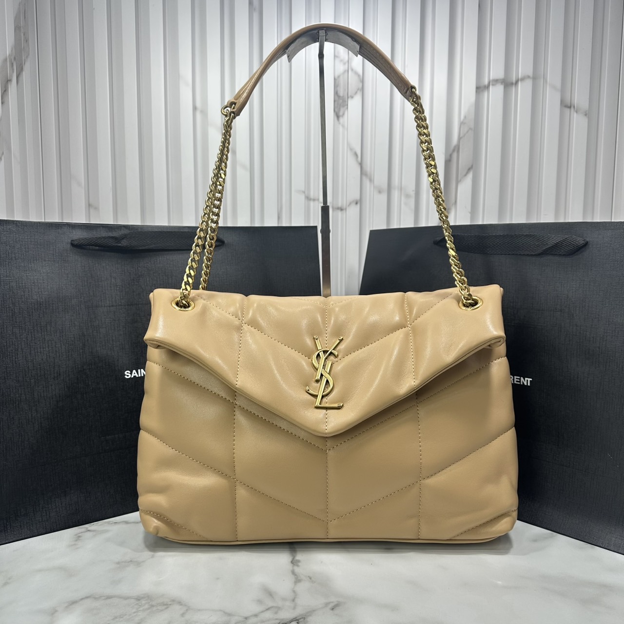 ORI หนังแท้ | 32cm YSL PUFFER Medium in Nappa leather กระเป๋าสะพายรุ่นยอดนิยม ทรงสวย ใช้ได้บ่อยไม่มีเบื่อ วัสดุหนังสัมผัสนิ่มมือ ดีไซน์เรียบหรู ดูแพง สะพายได้หลากหลาย