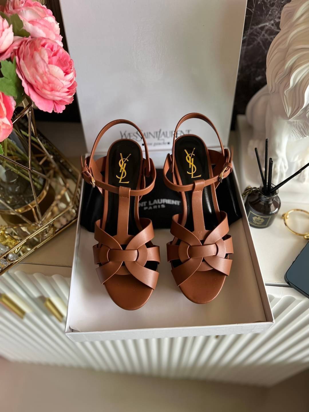 YSL TRIBUTE HEEL / SAINT LAURENT TRIBUTE HEEL / YSL HIGH HEEL เกรดออริจินอล รองเท้าส้นสูงแบรนด์หรู ที่สาวๆ ทุกคนควรมี ไว้ออกงานหรือใส่ทำงานได้ คู่นี้คือปังได้ตลอดกาล เพิ่มความสูงเพรียว สวยหรูมากค่ะ