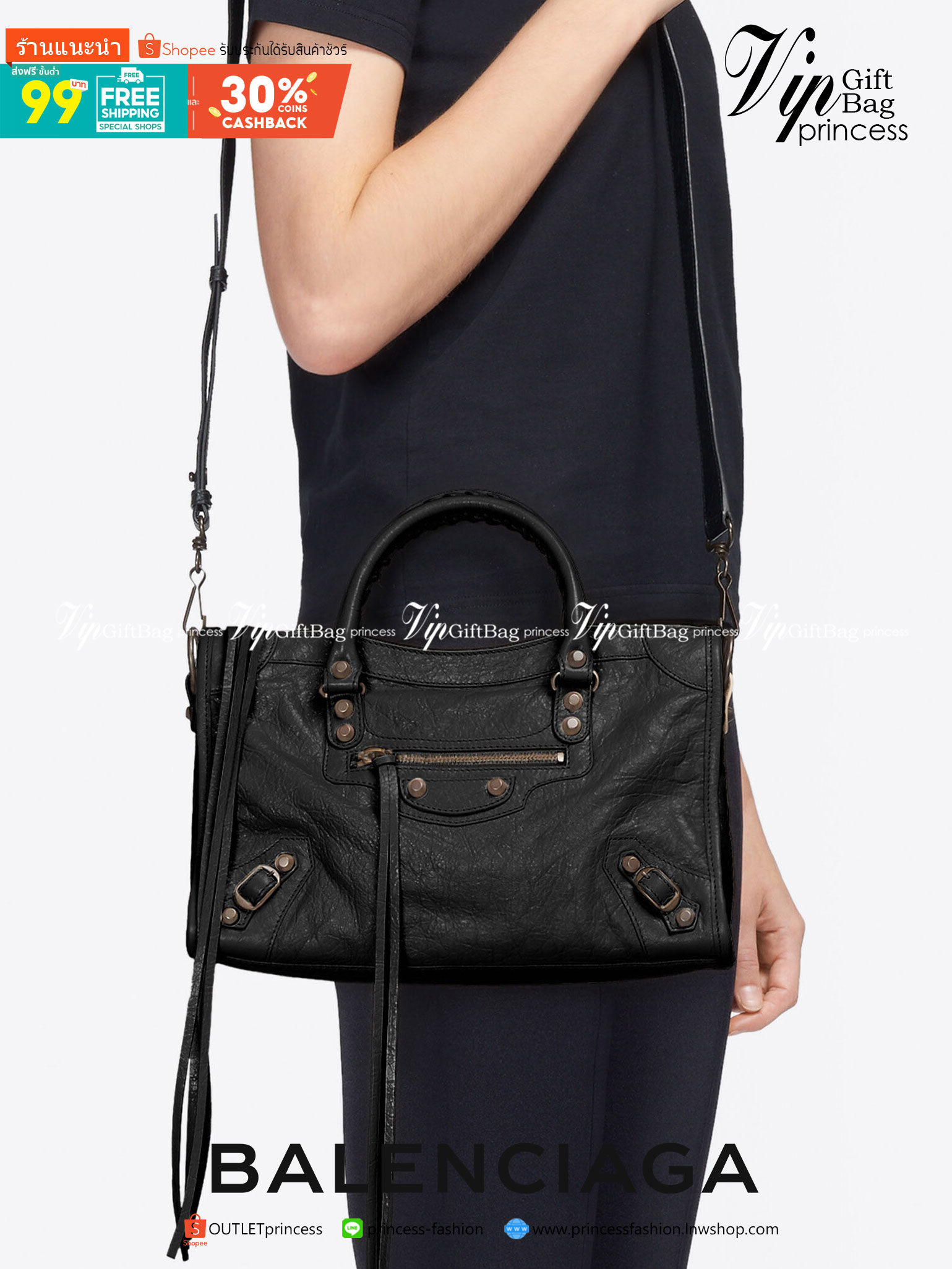 หนังแท้ BALENCIAGA CLASSIC CITY SMALL SHOULDER BAG in black Arena lambskin อะไหล่เงิน / ทอง การสร้างสรรค์ที่มีเอกลักษณ์เฉพาะตัว หรูหรา สีดำคลาสสิก วัสดุหนังแกะแท้ทั้งใบ ภายในโล่งกว้างจุของได้เยอะ เกรดออริจินอล ตอบโจทย์ได้ทุกลุค ทุกไลฟ์สไตล์ คูลๆ เท่ๆ ภาพส