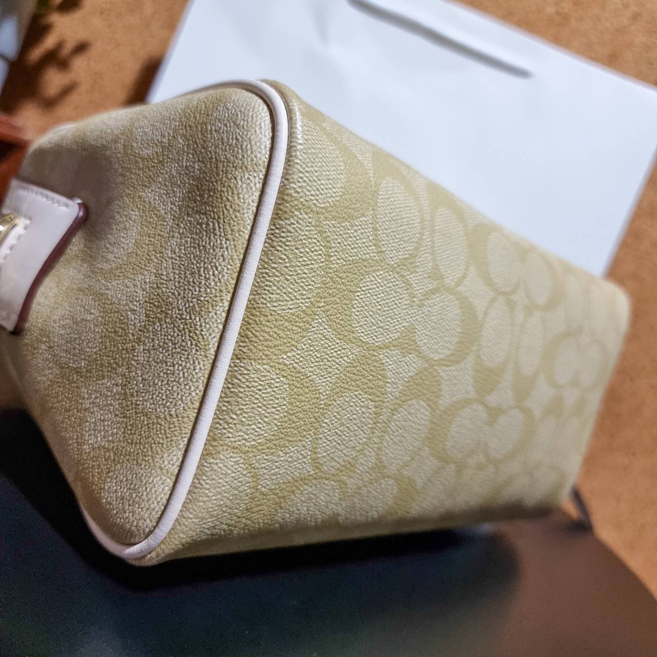 ของแท้ 💯% 】COACH F32203 MINI BENNETT SATCHEL IN SIGNATURE CANVAS กลับมาอีกครั้ง!! กับกระเป๋าทรงหมอนยอดฮิต 🥳 มีกี่สีก็ขายหมด วัสดุหนังแคนวาสเคลือบลาย ทรงสวยใช้งานได้ทุกโอกาส