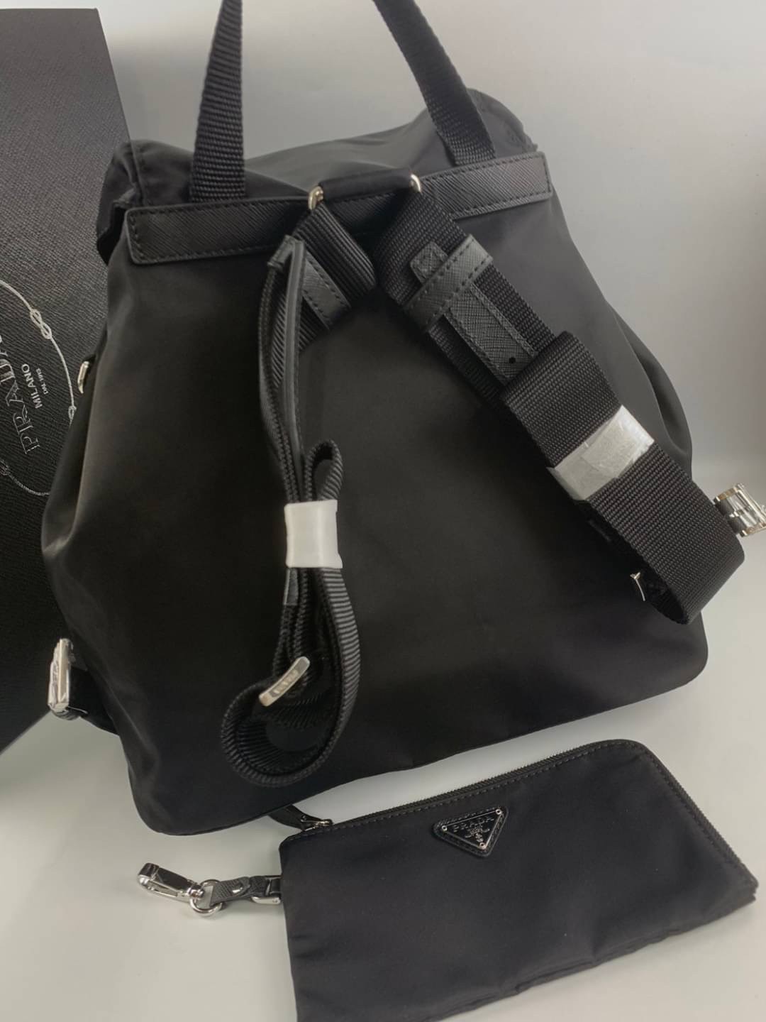 Prada Re-Nylon medium backpack with pouch / PRADA backpack พร้อมส่งที่ไทย กระเป๋าเป้ไนล่อนพราด้า **สินค้าเกรดท็อปออริจินอล 1:1 สลับแท้ ใช้งานต่างประเทศได้