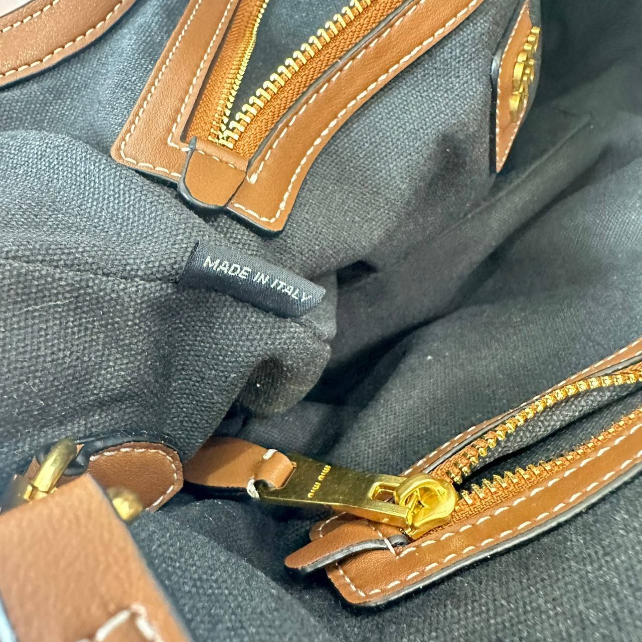 MIU MIU IVY CANVAS BAG / MIU MIU TOTE IVY MINI กระเป๋าถือหรือสะพายข้างทรงโท้ท รูปทรงทันสมัยน่ารัก สวยหรูมากๆคะ