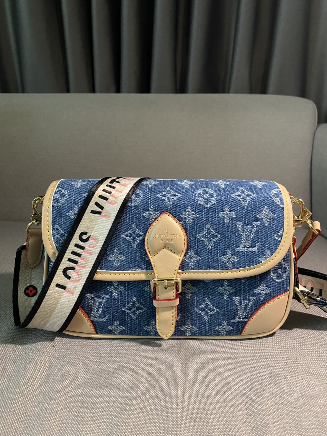 LV diane monogram denim bag กระเป๋ามัลติฟังก์ชั่นเดนิม ดีไซน์ใหม่สียีนส์สวยมีเสน่ห์ มาพร้อมสาย 2 แบบ สายหนังคล้องไหล่ได้ และสายสปอร์ตครอสบอดี้ได้