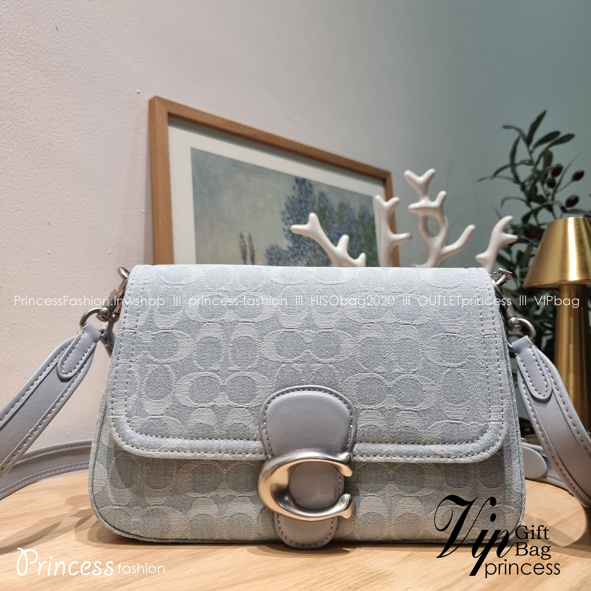 COACH CJ854 SOFT TABBY SHOULDER BAG IN SIGNATURE DENIM ฉุดไม่อยู่แล้วจริงๆกับไอเท็มนี้ ที่ร้อนแรงแบบปังๆไปเลย!! กระเป๋าสะพายไหล่/สะพายข้าง ดีไซน์วินเทจย้อนยุค สวยคมชัด คลาสสิคใช้ได้ทุกลุค