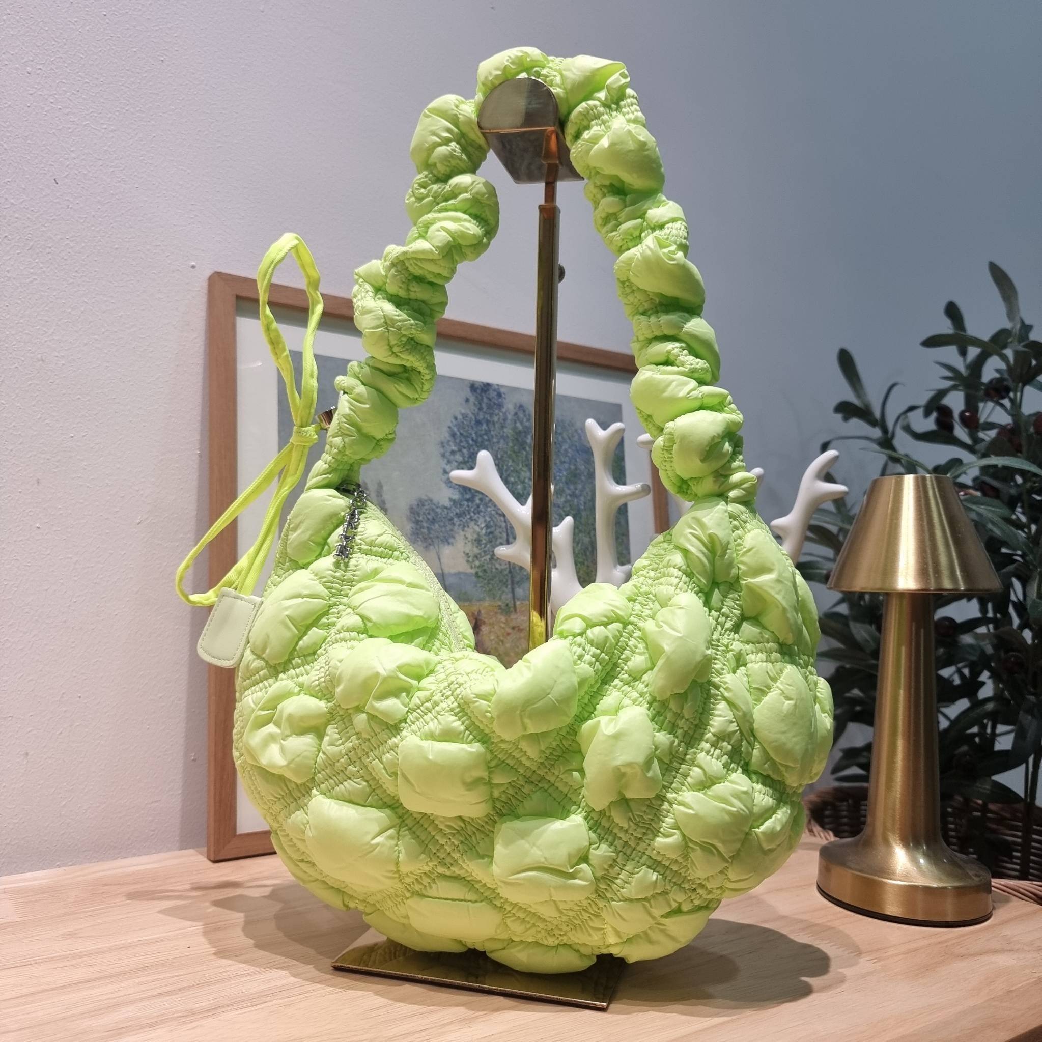 Carlyn cozy bag / Carlyn glaze bag 13 สีพร้อมส่ง อีกหนึ่งคอลเด็ด ที่ฮิตแบบฉุดไม่อยู่ กับไอเท็มนุ่มนิ่มจากเกาหลี พร้อมสีใหม่ล่าสุด กระเป๋าสะพายก้อนเมฆสุดเก๋ ที่สามารถใช้ได้หลากหลาย