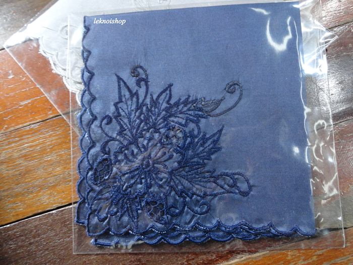 ผ้าเช็ดหน้าผ้าไหมปักลาดดอกไม้ TE 00060