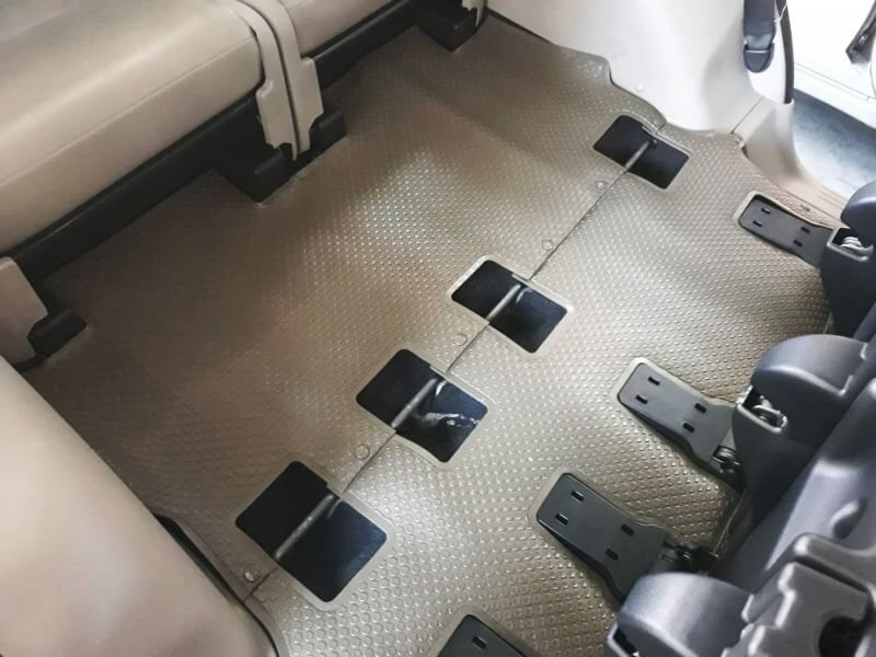 พรมกระดุมเม็ดเล็ก PAJERO SPORT 2008-14 รุ่นรีดขอบ สีครีม