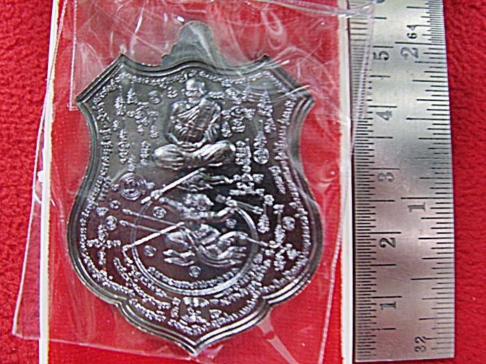 สินค้าหมดค่ะ เหรียญมหายันต์มงคลจักรวาลฟ้าครอบ รุ่นพระเจ้าปราบไตรจักร เนื้อทองแดงนอกรมดำโบราณ มูลนิธิสรรพราเชนทร์ พร้อมกล่องเดิมค่ะ