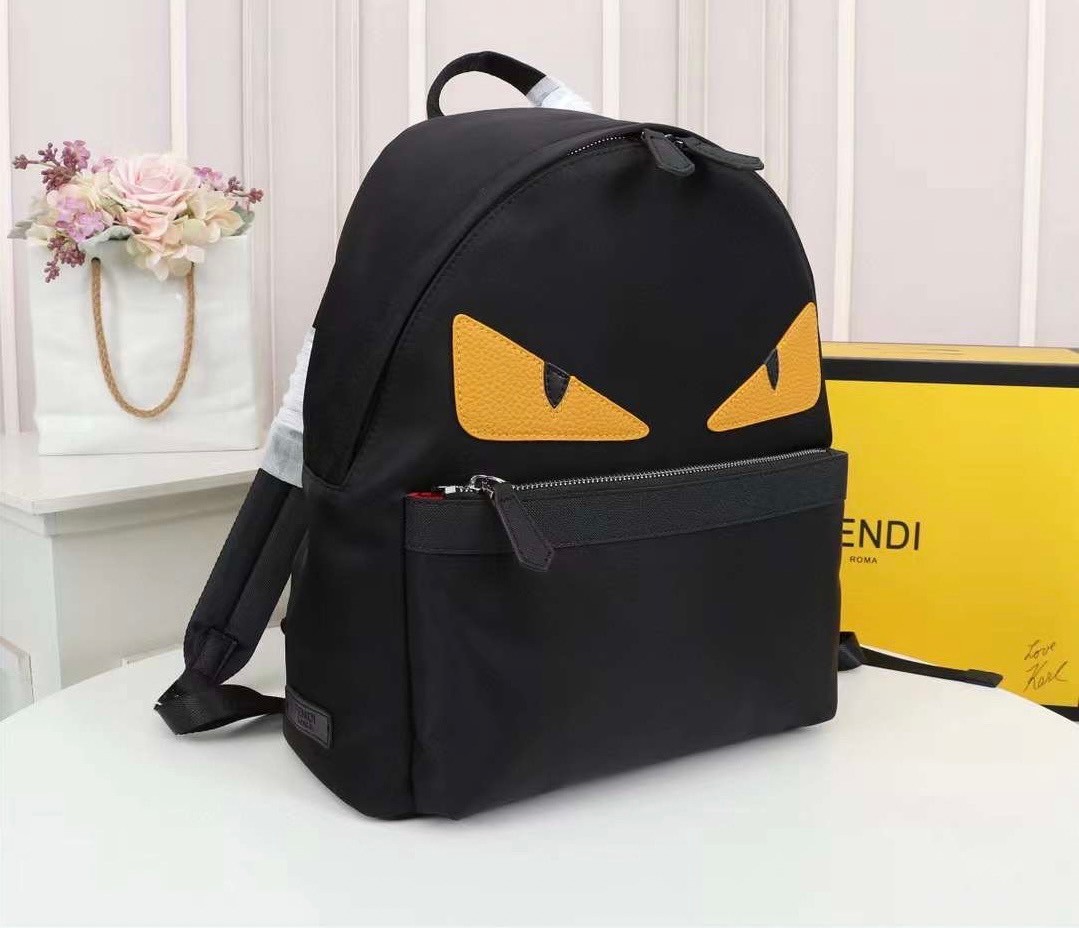 FENDI monster backpack เกรดออริจินอล FENDI Unisex Calfskin Nylon Logo Backpack กระเป๋าเป้เฟนดิ รุ่นยอดนิยมเอกลักษณ์แบรนด์ จุของได้เยอะ ใช้ได้ทั้งชายหญิง พกใบนี้ใบเดียวเอาอยู่ เป็นหนึ่งคอลเลคชั่นเด็ดที่สุดแห่งปีเลยจ้า