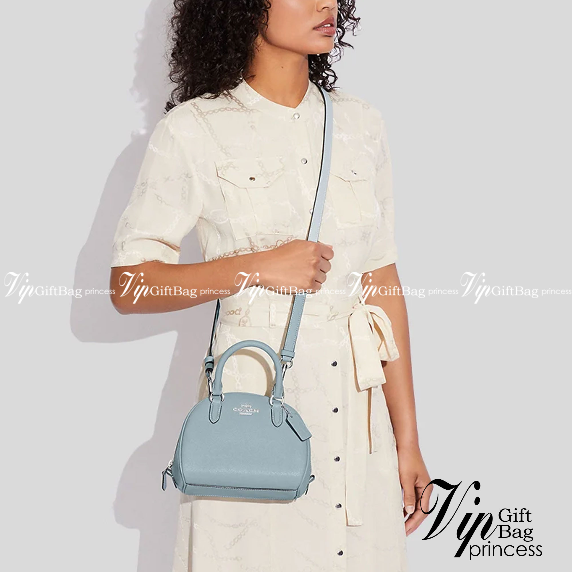 COACH SYDNEY SATCHEL BAG CA202 CA591 CB596 ใหม่ล่าสุด กับคอลที่สาวๆต้องหลงรัก กระเป๋าสะพายทรง satchel ที่มีรูปทรงดึงดูดสายตา สวยแรกเห็น วัสดุหนัง crossgrain พร้อมหูจับในตัว เปิด-ปิดด้วยซิป ภายในโล่งกว้าง ขนาดกำลังดี มีสายครอสให้ ปรับได้ตามชอบ ใบจริงลูกคุณ